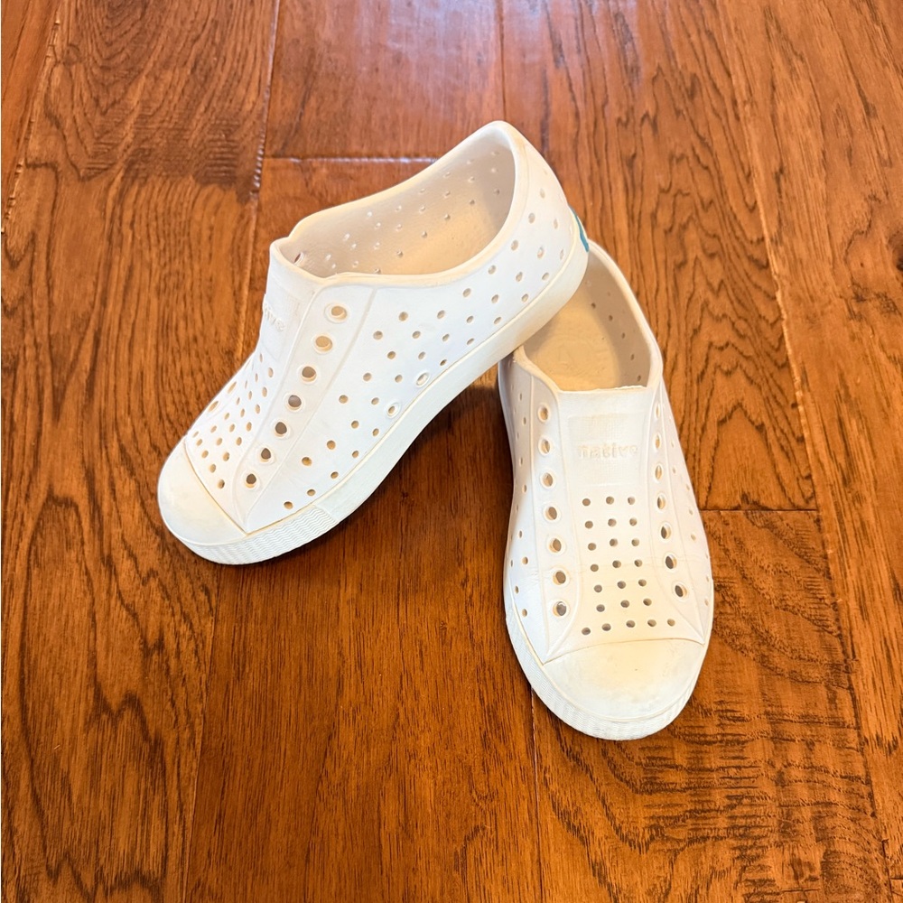 Native Jefferson Water Friendly Shoes size 12 white